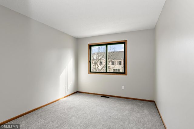 7578 13th Street N, Oakdale, MN 55128