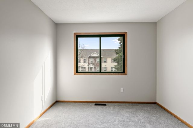 7578 13th Street N, Oakdale, MN 55128