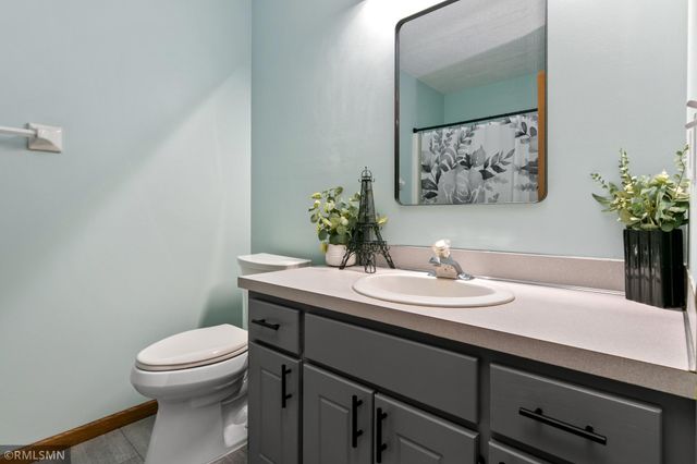 7578 13th Street N, Oakdale, MN 55128