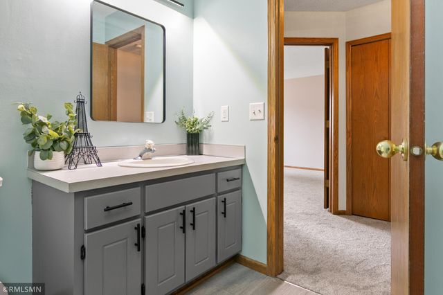 7578 13th Street N, Oakdale, MN 55128