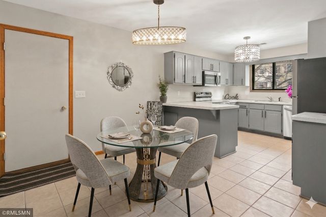 7578 13th Street N, Oakdale, MN 55128