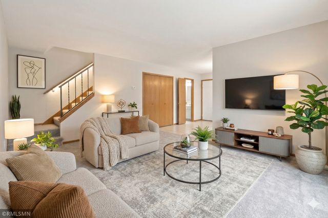 7578 13th Street N, Oakdale, MN 55128