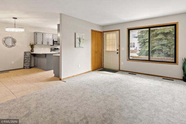 7578 13th Street N, Oakdale, MN 55128