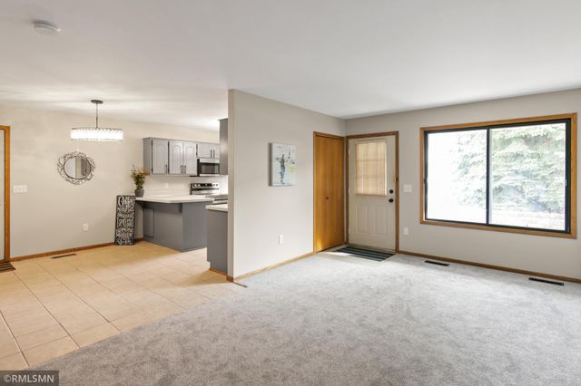 7578 13th Street N, Oakdale, MN 55128