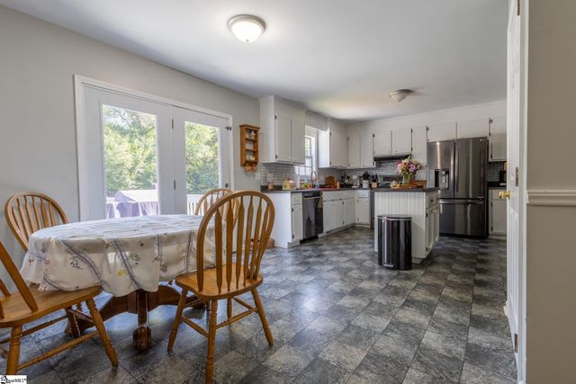 401 Claremont Circle, Spartanburg, SC 29302