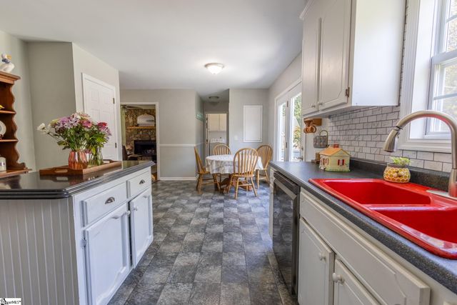 401 Claremont Circle, Spartanburg, SC 29302