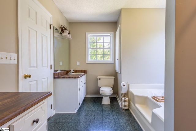 401 Claremont Circle, Spartanburg, SC 29302