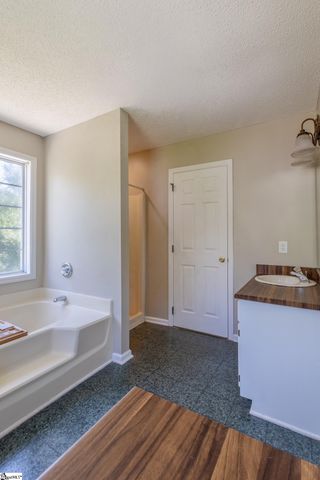 401 Claremont Circle, Spartanburg, SC 29302