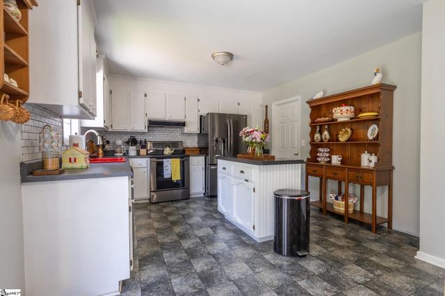 401 Claremont Circle, Spartanburg, SC 29302