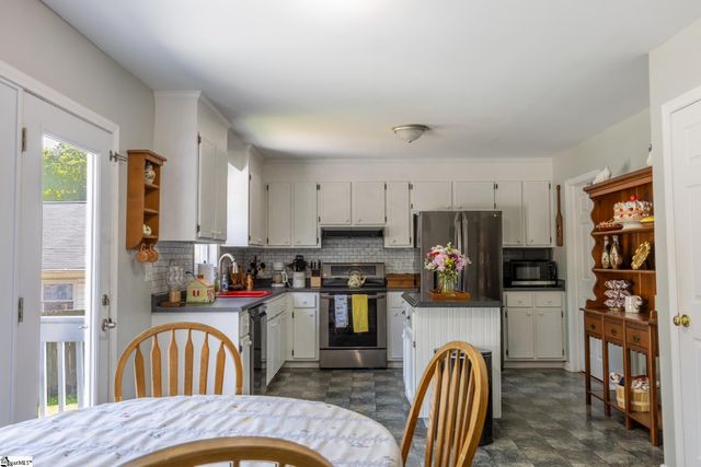 401 Claremont Circle, Spartanburg, SC 29302