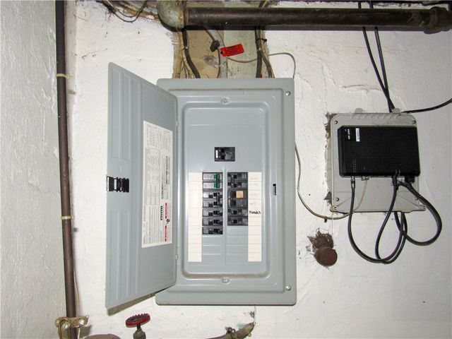 621 3RD St, N Versailles, PA 15137