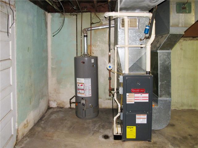 621 3RD St, N Versailles, PA 15137