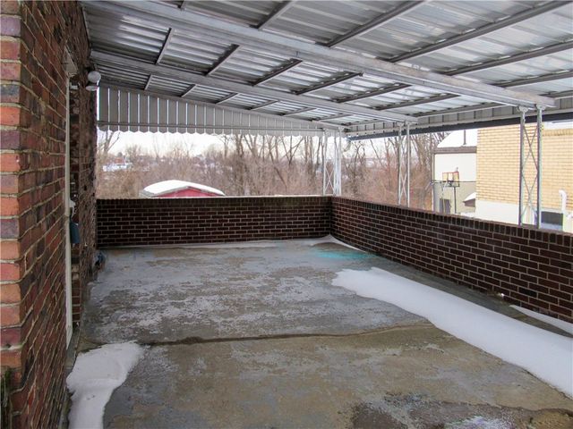 621 3RD St, N Versailles, PA 15137