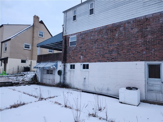 621 3RD St, N Versailles, PA 15137