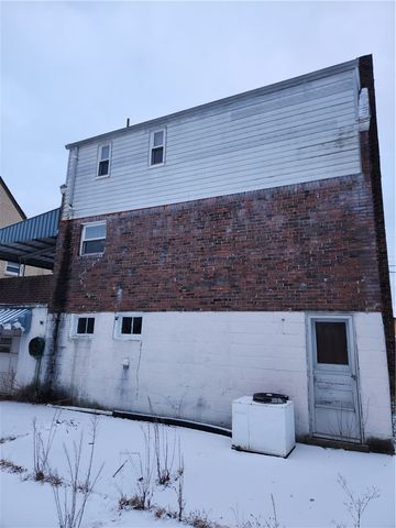 621 3RD St, N Versailles, PA 15137