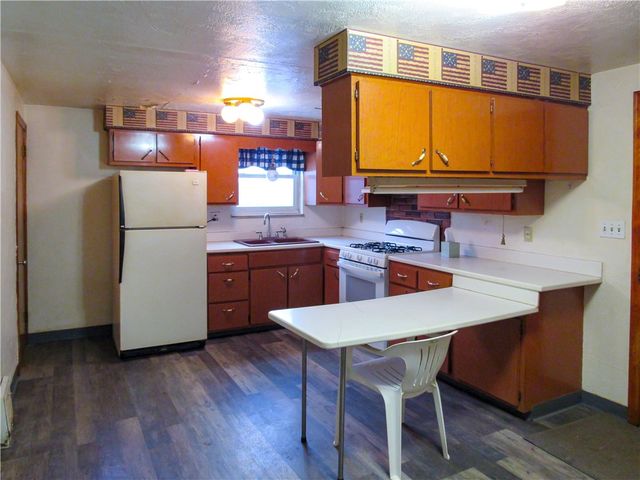 621 3RD St, N Versailles, PA 15137