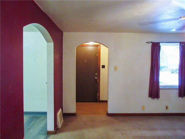 621 3RD St, N Versailles, PA 15137