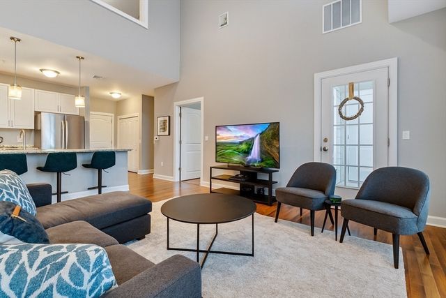 360 Andover St 1310, Danvers, MA 01923