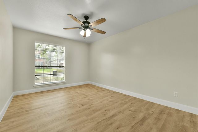 839 Quiet Spring Ln, Houston, TX 77062