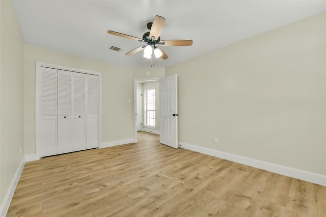 839 Quiet Spring Ln, Houston, TX 77062