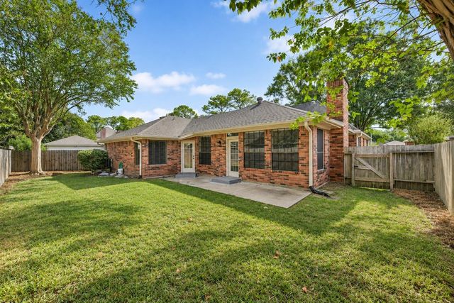 839 Quiet Spring Ln, Houston, TX 77062