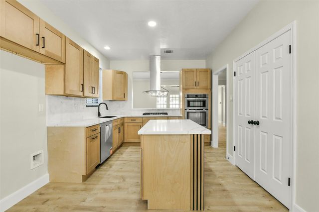 839 Quiet Spring Ln, Houston, TX 77062