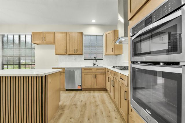 839 Quiet Spring Ln, Houston, TX 77062