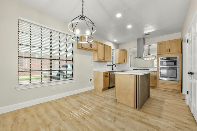 839 Quiet Spring Ln, Houston, TX 77062