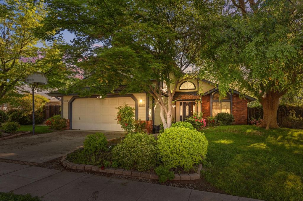 Image 1 of property listing at 6424 N Vagedes, Fresno, CA 93711