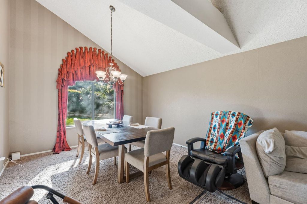 Image 12 of property listing at 6424 N Vagedes, Fresno, CA 93711