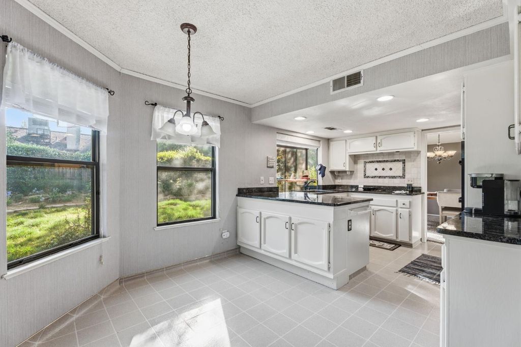 Image 17 of property listing at 6424 N Vagedes, Fresno, CA 93711