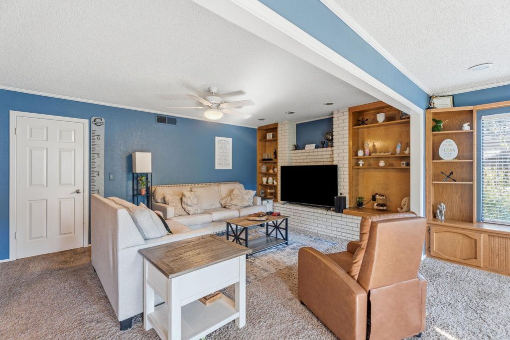 Image 21 of property listing at 6424 N Vagedes, Fresno, CA 93711