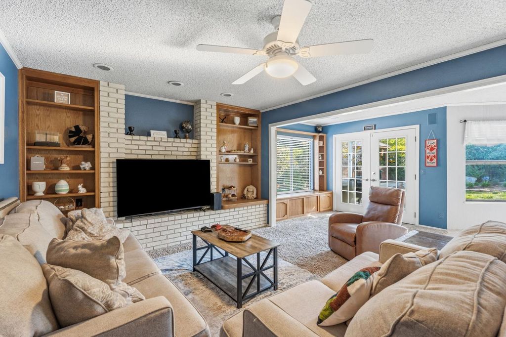 Image 22 of property listing at 6424 N Vagedes, Fresno, CA 93711