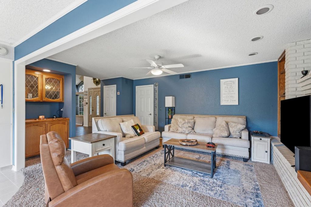 Image 23 of property listing at 6424 N Vagedes, Fresno, CA 93711