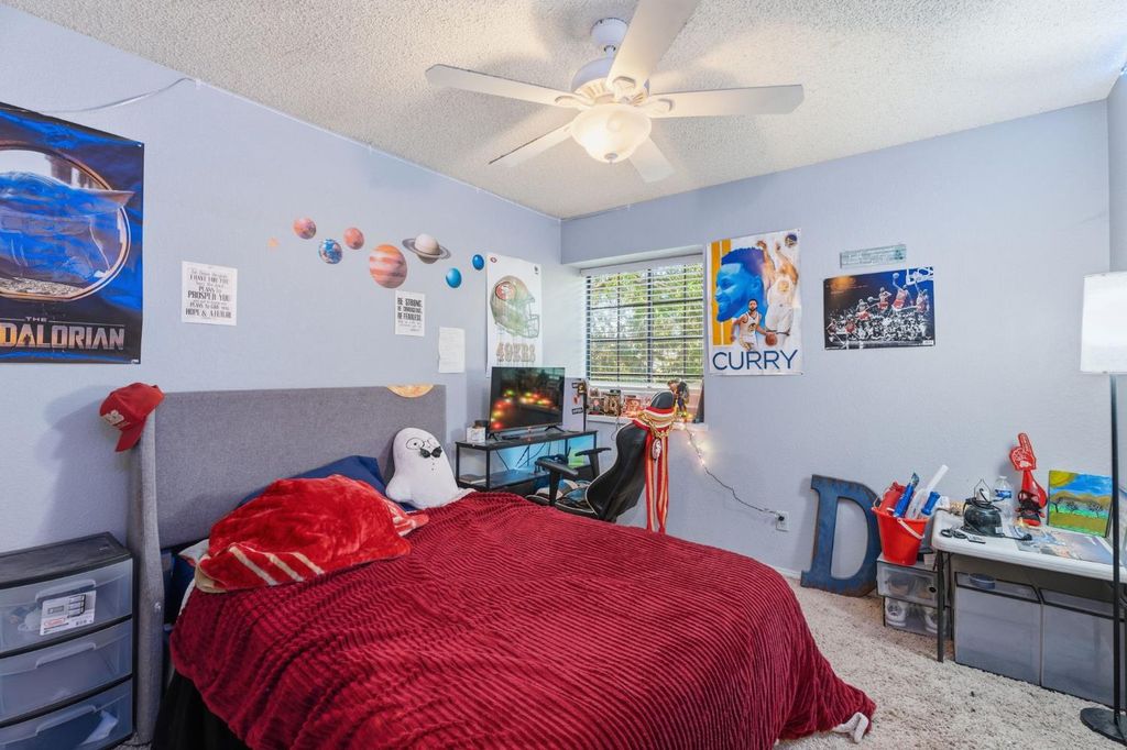 Image 27 of property listing at 6424 N Vagedes, Fresno, CA 93711