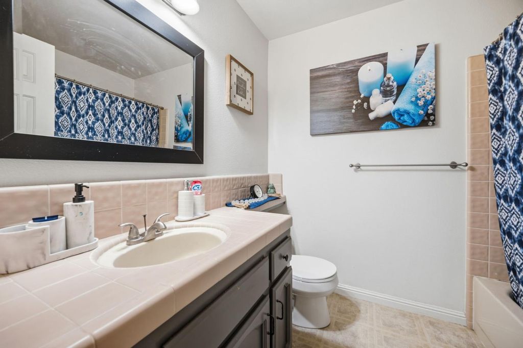 Image 29 of property listing at 6424 N Vagedes, Fresno, CA 93711
