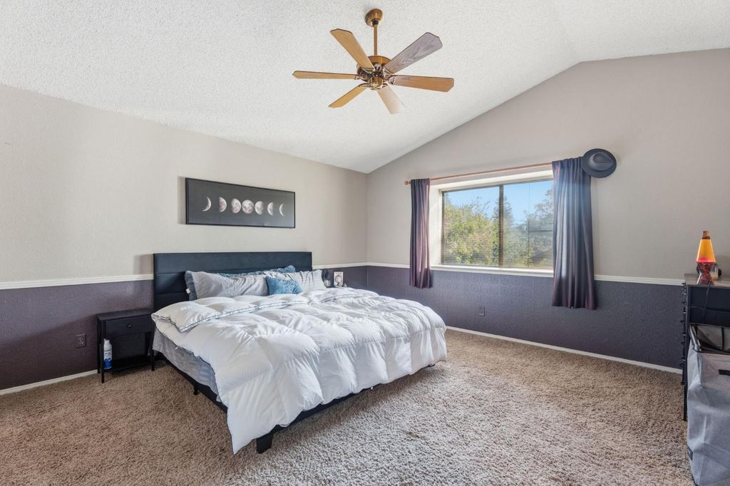 Image 30 of property listing at 6424 N Vagedes, Fresno, CA 93711