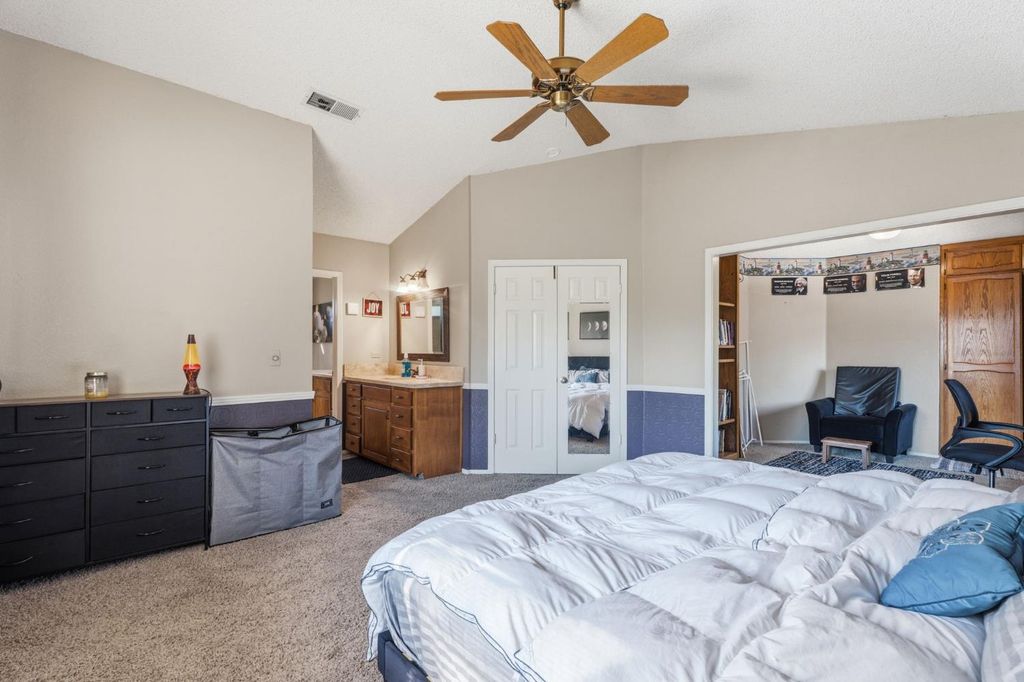 Image 33 of property listing at 6424 N Vagedes, Fresno, CA 93711