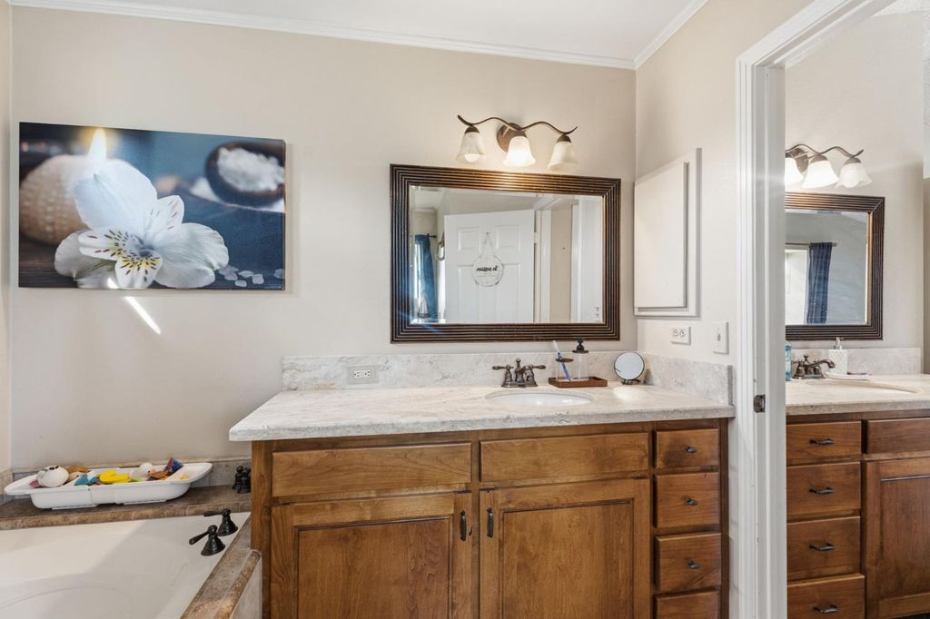 Image 34 of property listing at 6424 N Vagedes, Fresno, CA 93711