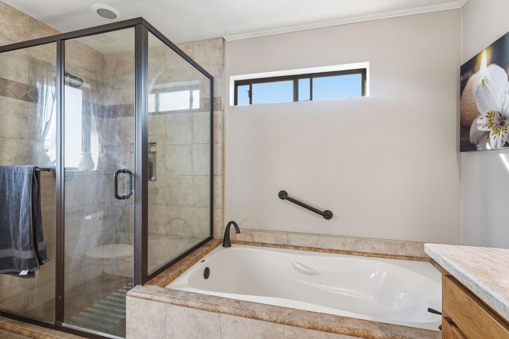Image 35 of property listing at 6424 N Vagedes, Fresno, CA 93711