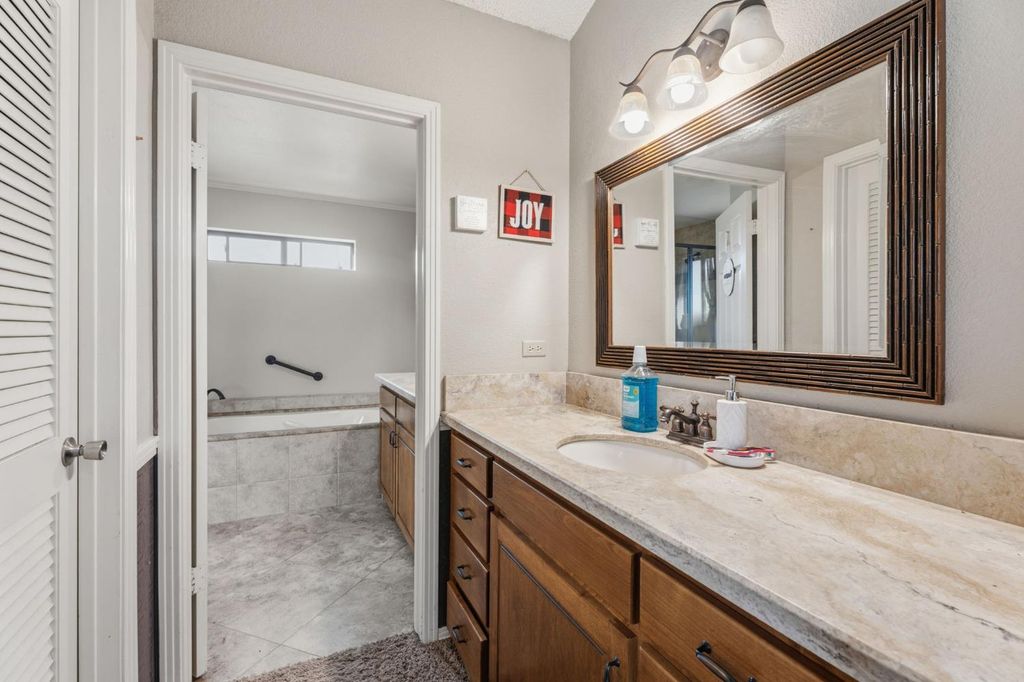 Image 36 of property listing at 6424 N Vagedes, Fresno, CA 93711