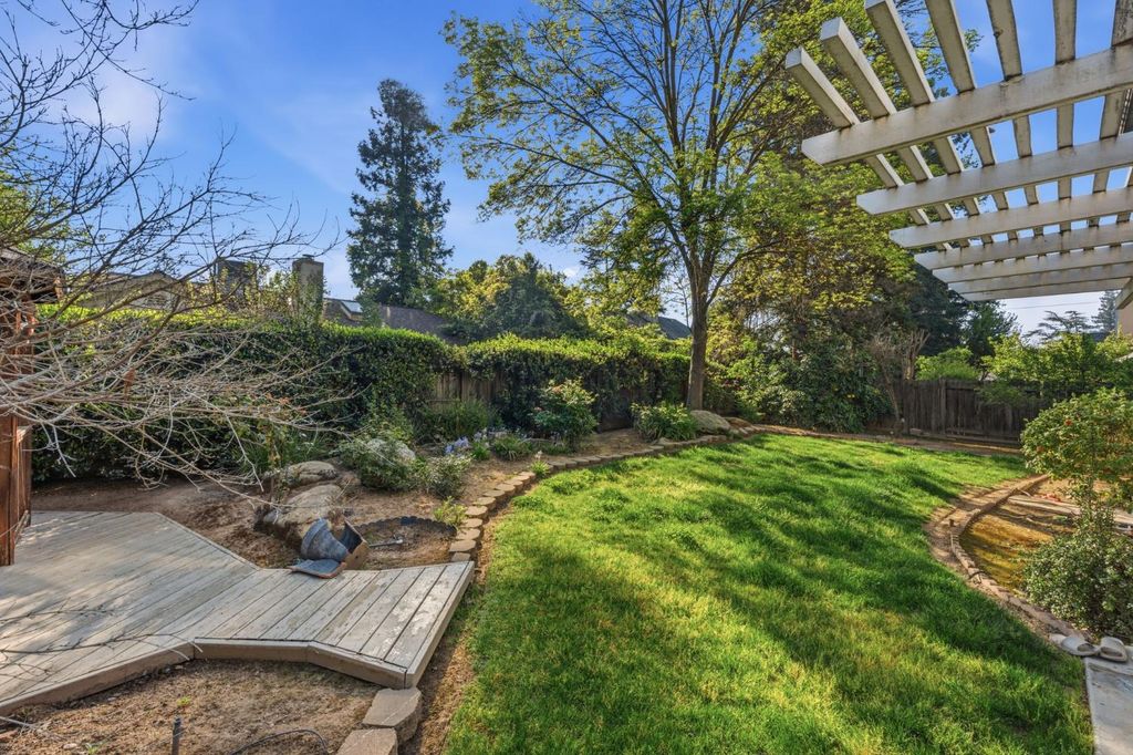 Image 38 of property listing at 6424 N Vagedes, Fresno, CA 93711