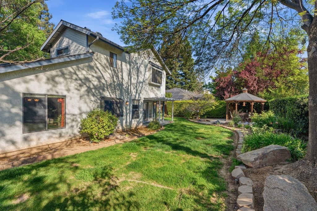 Image 40 of property listing at 6424 N Vagedes, Fresno, CA 93711
