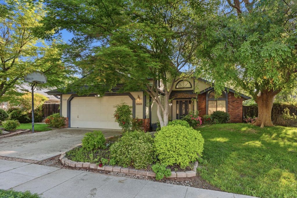 Image 48 of property listing at 6424 N Vagedes, Fresno, CA 93711