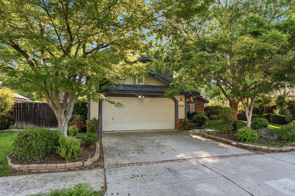 Image 8 of property listing at 6424 N Vagedes, Fresno, CA 93711