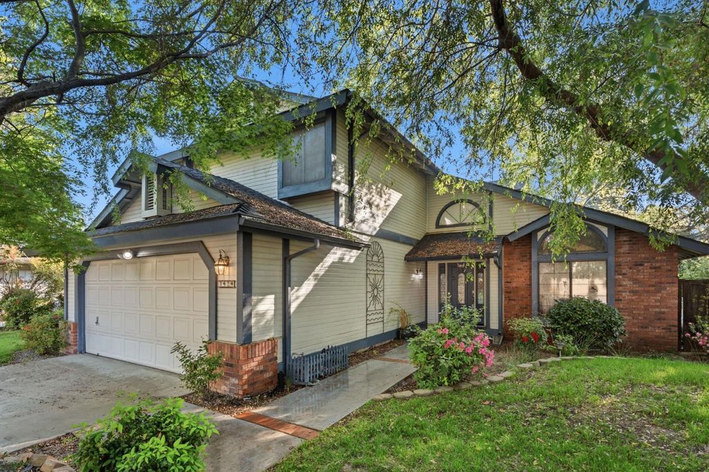 Image 9 of property listing at 6424 N Vagedes, Fresno, CA 93711