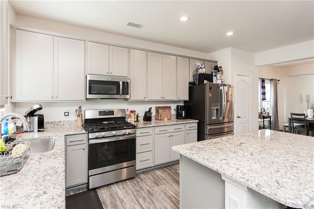 194 Norfleet LN, Suffolk, VA 23434