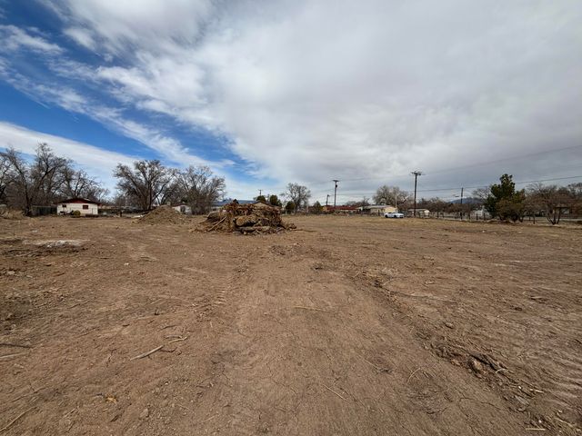 461 LOS LENTES Road SE, Los Lunas, NM 87031