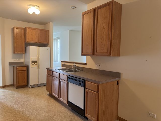 2558 Grant Park Court 2558, Crest Hill, IL 60403