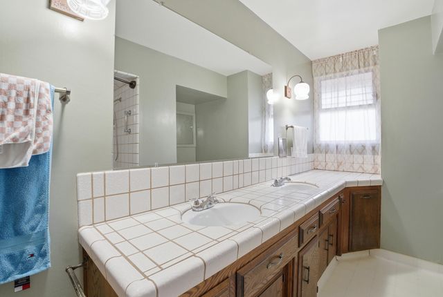 5208 Greenbrier Avenue, Bakersfield, CA 93306